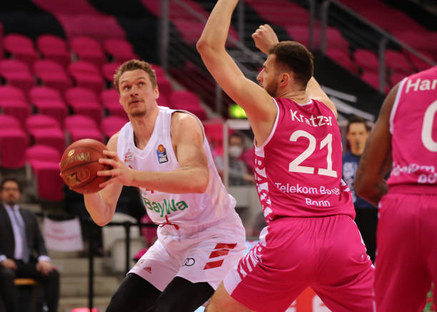 足不因领先 足不因领先